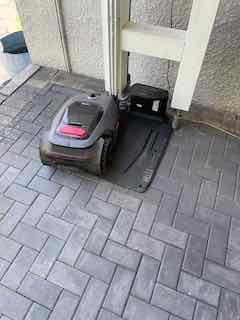 Bild_3_Mähroboter_Fall_3_auch_das_geht_bei_Hitze_schief.jpeg